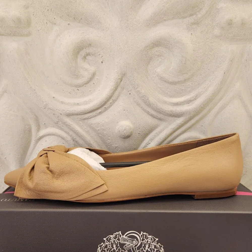Vince Camuto Bowmel Flats. NIB. Cream Tan Napa. Size 5.5. NIB